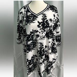 Broken Threads black-and-white all cotton women’s V-neck top 3X pit to pit 26”